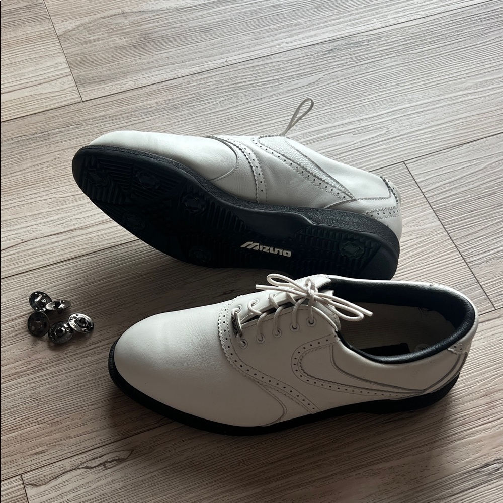 Mizuno White and Black Golf Shoes